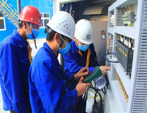 星空体育登录官网_星空（中国）,公司职工在检修（三）                                      