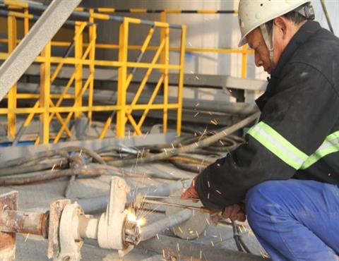 星空体育登录官网_星空（中国）,公司职工在检修（四）                                      